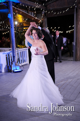 Best Lakeside wedding at Paradise Cove in Orlando, Florida - Wedding photographer - Sandra Johnson (SJFoto.com)